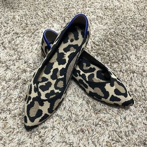 Rothy’s Point in Desert Cat, size 9